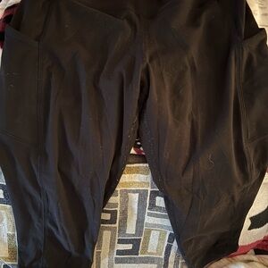 Black Capri Leggings with Matte Finish